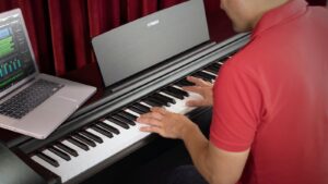 Conecte el piano digital Yamaha a…